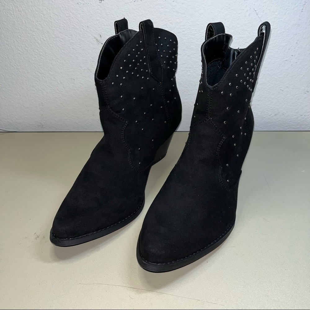 New with box Roebuck & Co Women's Black Indra Western Boot, Size 9,5 -21145